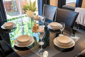 Premium Central House- Sleeps 9 - Garden - Parking