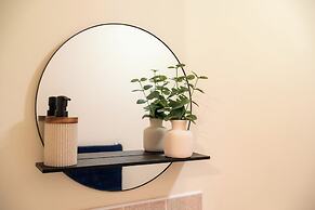 Premium Central House- Sleeps 9 - Garden - Parking