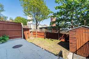 Premium Central House- Sleeps 9 - Garden - Parking