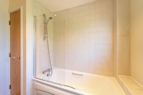 Premium Central House- Sleeps 9 - Garden - Parking