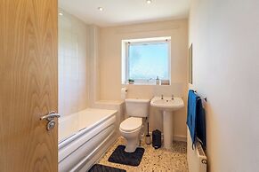 Premium Central House- Sleeps 9 - Garden - Parking