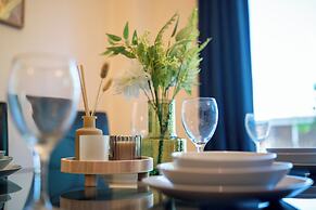 Premium Central House- Sleeps 9 - Garden - Parking