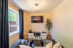 Premium Central House- Sleeps 9 - Garden - Parking