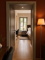 Monopatia Resort