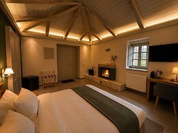 Monopatia Resort