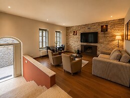 Monopatia Resort
