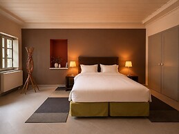 Monopatia Resort