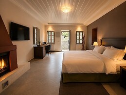 Monopatia Resort