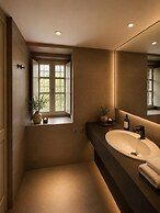 Monopatia Resort
