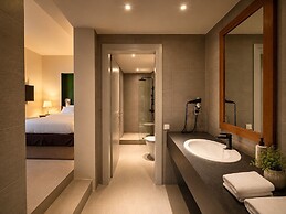 Monopatia Resort