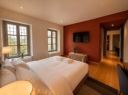Monopatia Resort