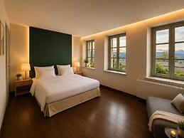 Monopatia Resort