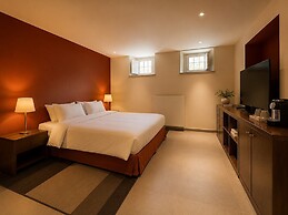 Monopatia Resort