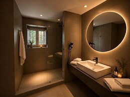Monopatia Resort