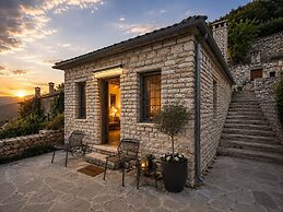 Monopatia Resort