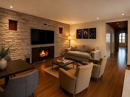 Monopatia Resort