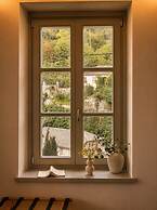 Monopatia Resort