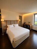 Monopatia Resort