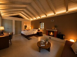 Monopatia Resort