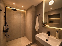 Monopatia Resort