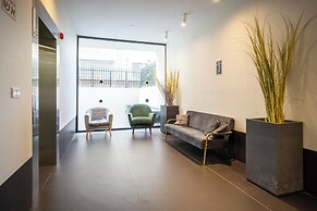 City Rail Pulse Modern Design w Balcony