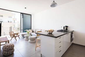 City Rail Pulse Modern Design w Balcony