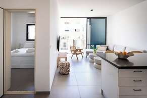 City Rail Pulse Modern Design w Balcony