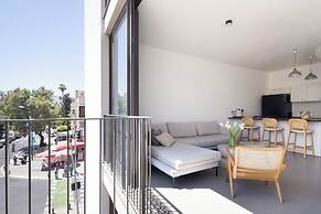 City Rail Pulse Modern Design w Balcony