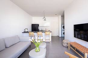 City Rail Pulse Modern Design w Balcony