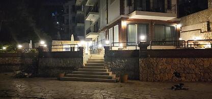 Azure Haven - A Seaside Retreat Surrounded by Nature