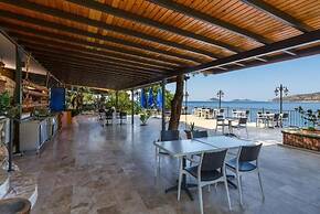 Azure Haven - A Seaside Retreat Surrounded by Nature