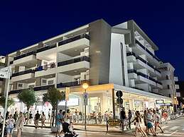 Bright Accommodation With Rooftop Pool