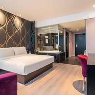 CrystalOrangeShanghaiCaohejing Hotel
