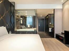 CrystalOrangeShanghaiCaohejing Hotel