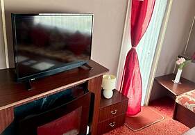 Cabin Sleeps 6 With Patio and Pets Welcome