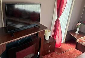 Cabin Sleeps 6 With Patio and Pets Welcome