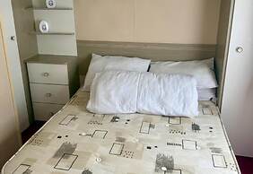 Cabin Sleeps 6 With Patio and Pets Welcome