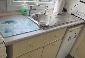 Cabin Sleeps 6 With Patio and Pets Welcome