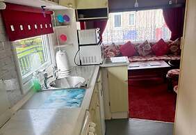 Cabin Sleeps 6 With Patio and Pets Welcome