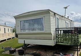 Cabin Sleeps 6 With Patio and Pets Welcome