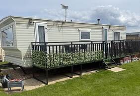 Cabin Sleeps 6 With Patio and Pets Welcome