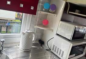 Cabin Sleeps 6 With Patio and Pets Welcome