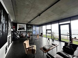 Spacious Artist Studio on the Ocean Front,
