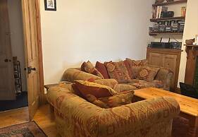 Apartment Sleeps 4 With Parking & Garden