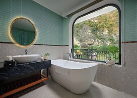 Heritage Charm Hotel Trang An