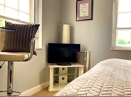 Modern Chester Studio Apartment Central Location