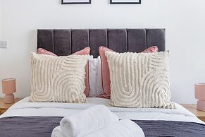 Stylish Soho 1BR Central