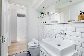 Stylish Soho 1BR Central