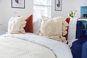 Stylish Soho 1BR Central