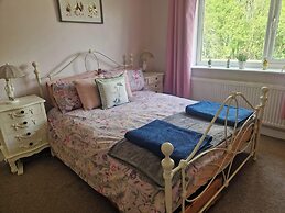 Tranquil Hope Valley Retreat With 3 Bedrooms